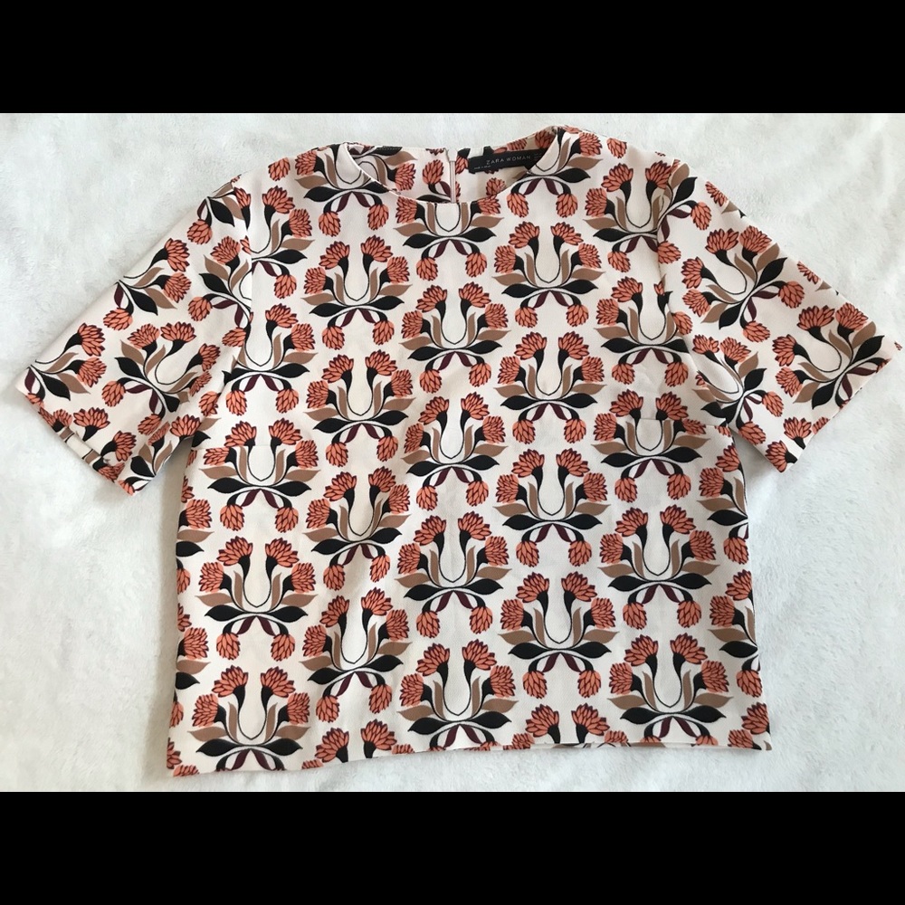 Zara size medium cropped patterned blouse